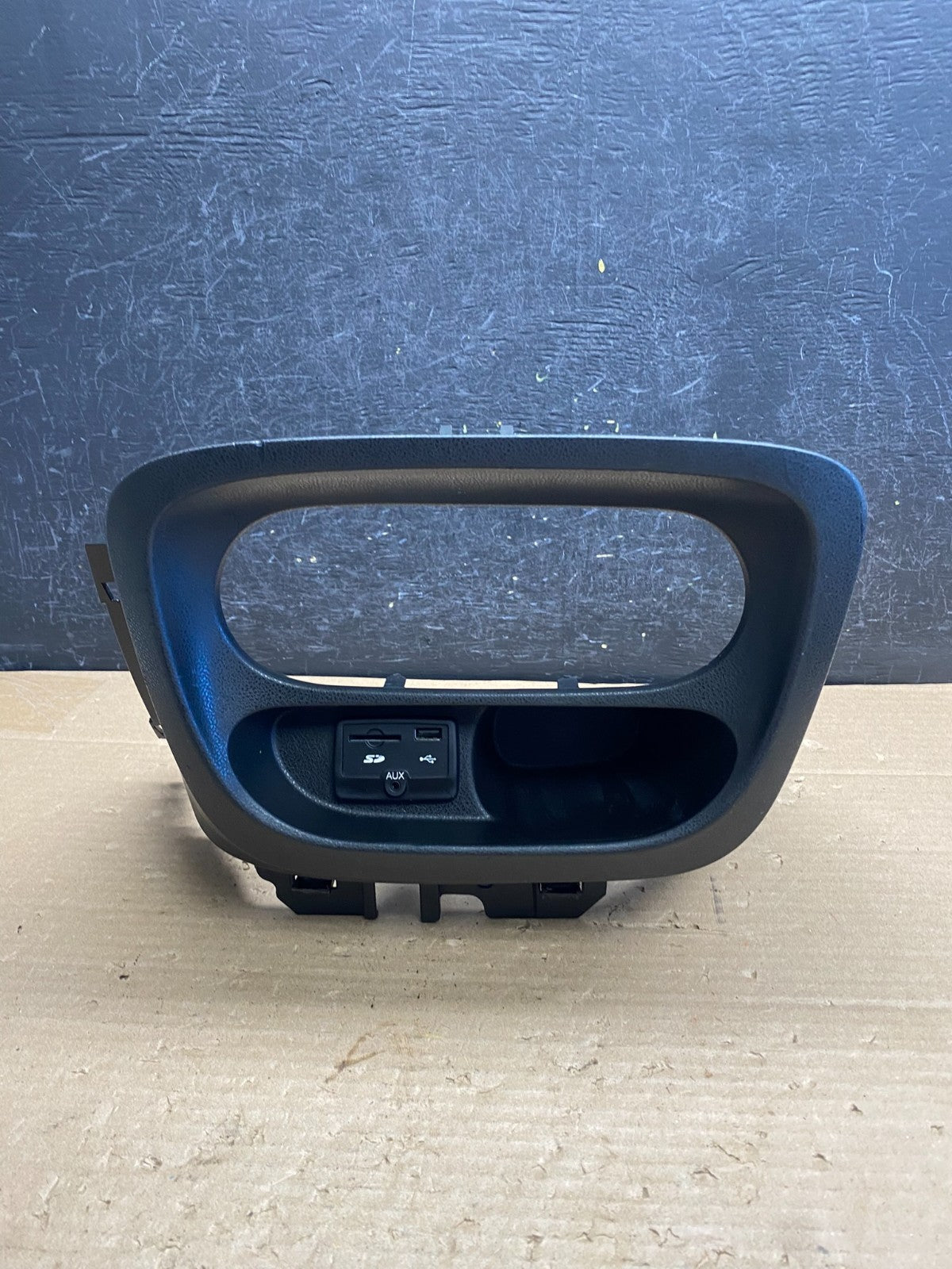 2014 - 2017 Fiat 500L Dash Climate Control USB AUX Bezel Trim ag8396 DG0