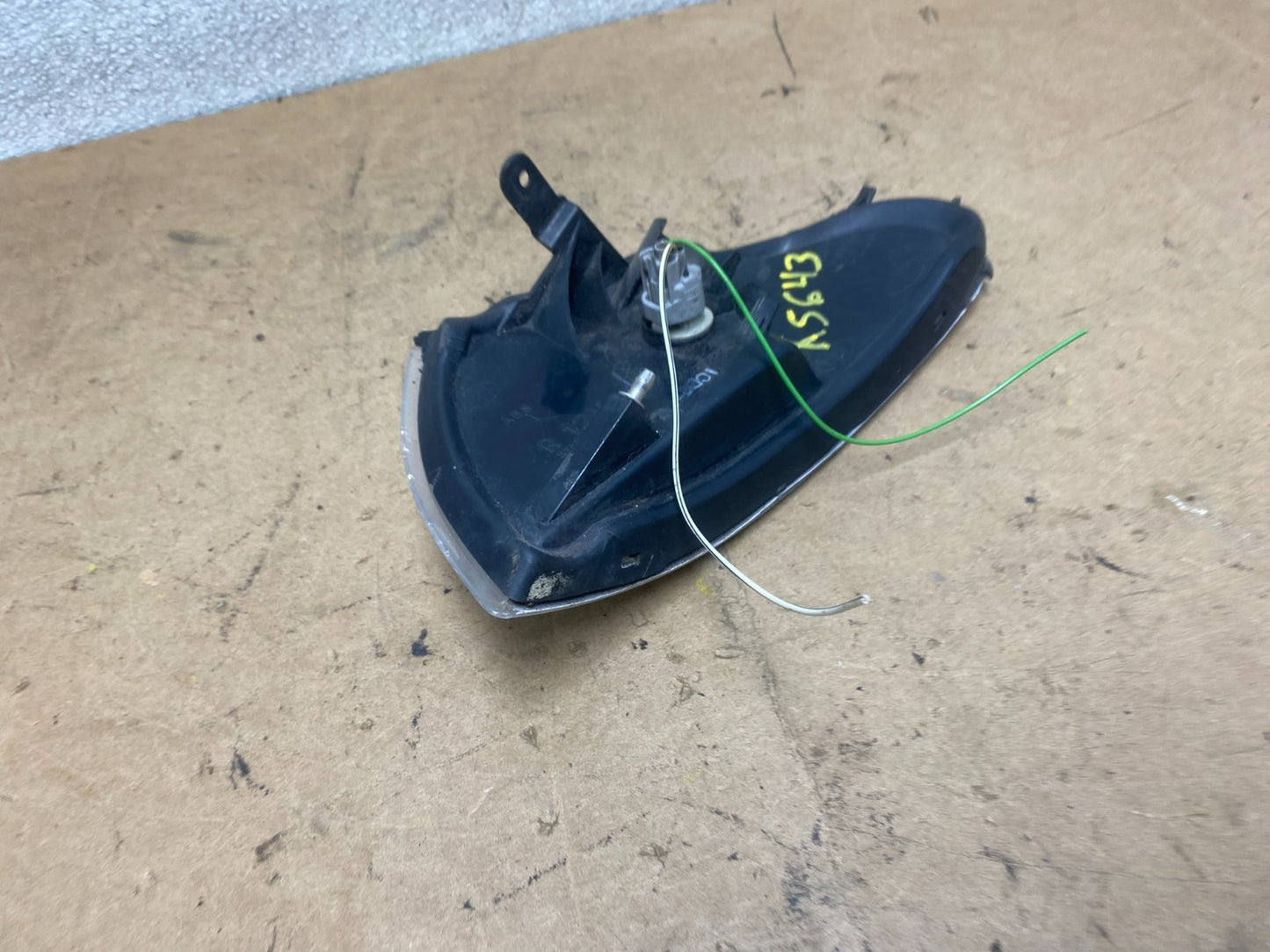 1993 to 1997 Chevrolet Geo Prizm Right Passenger Corner Turn Signal OEM X5643 DW5