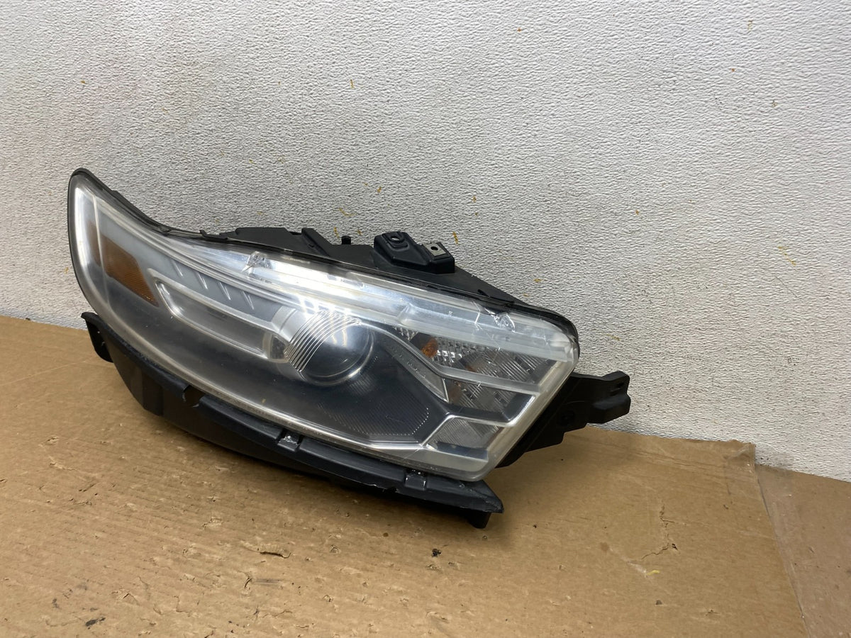 2013 to 2019 Ford Taurus Right Passenger RH Side Headlight Halogen AH8891 DW2