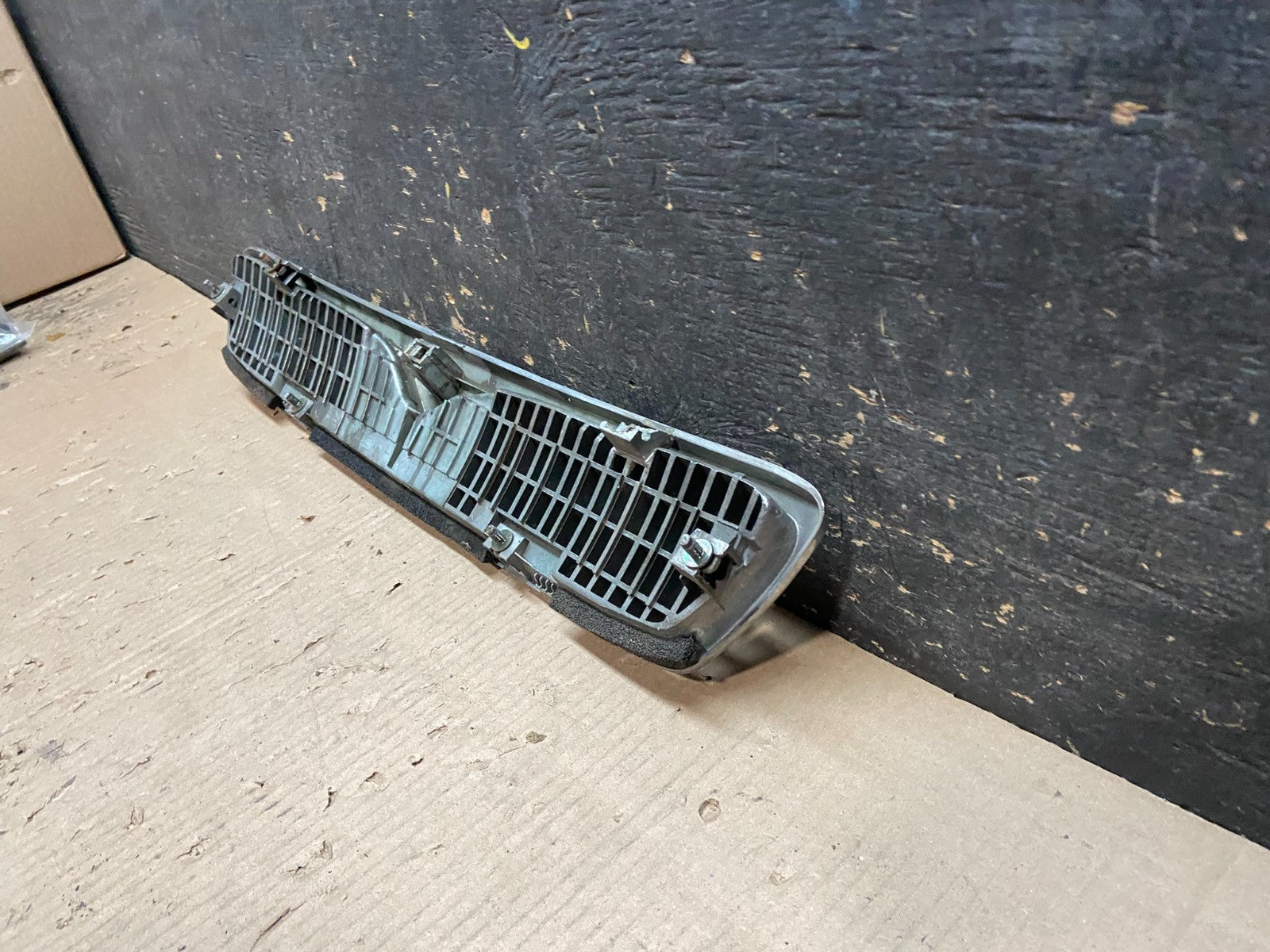 1999 Infiniti G20 Front Upper Grill Grille OEM X7901 DG7