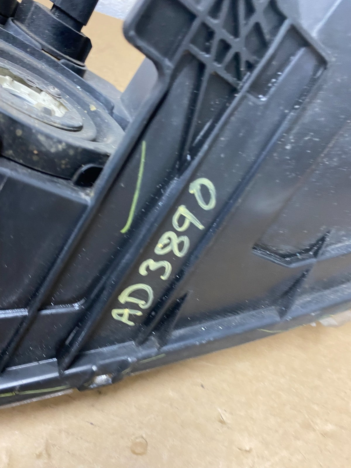 2009 to 2017 Dodge Journey Headlight Right Passenger Rh Halogen AD3890 DW9