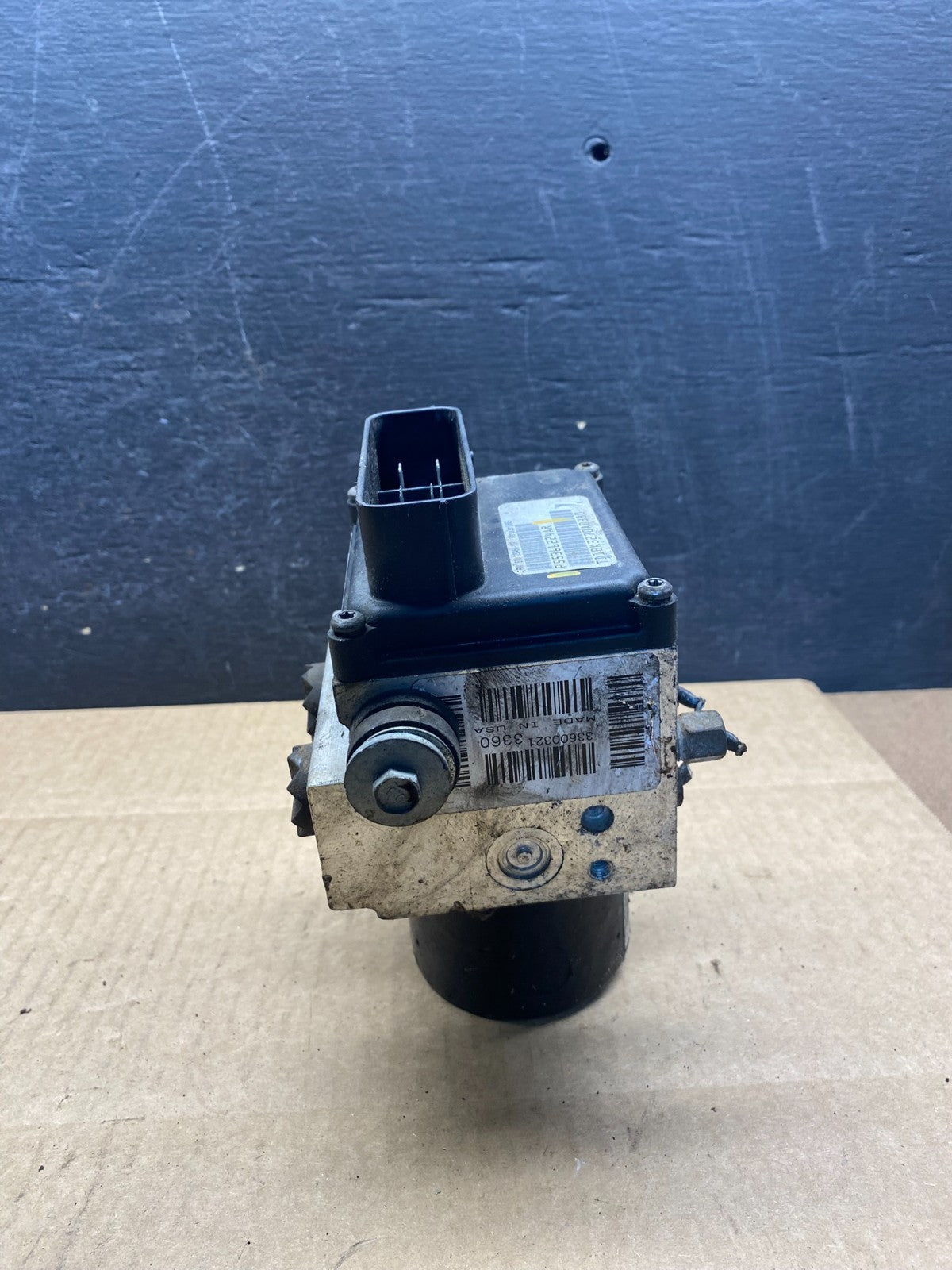 2010 2011 Dodge RAM 2500 ABS Anti-Lock Brake Pump Control Module AG9556 DW4