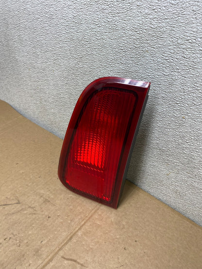 2003-2006 Lincoln Navigator Right Passenger Side Tail Light Inner V1153 DW1
