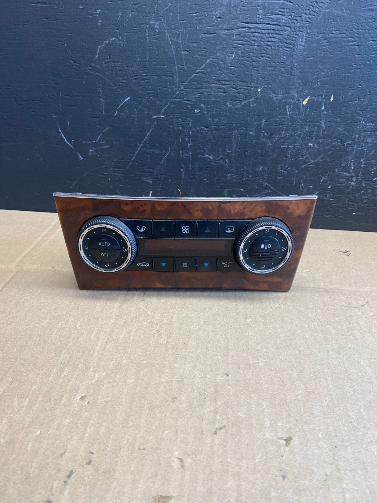 2005-2009 Mercedes W209 CLK350 A/C Heater Climate Control Trim OEM AB9233 DG0