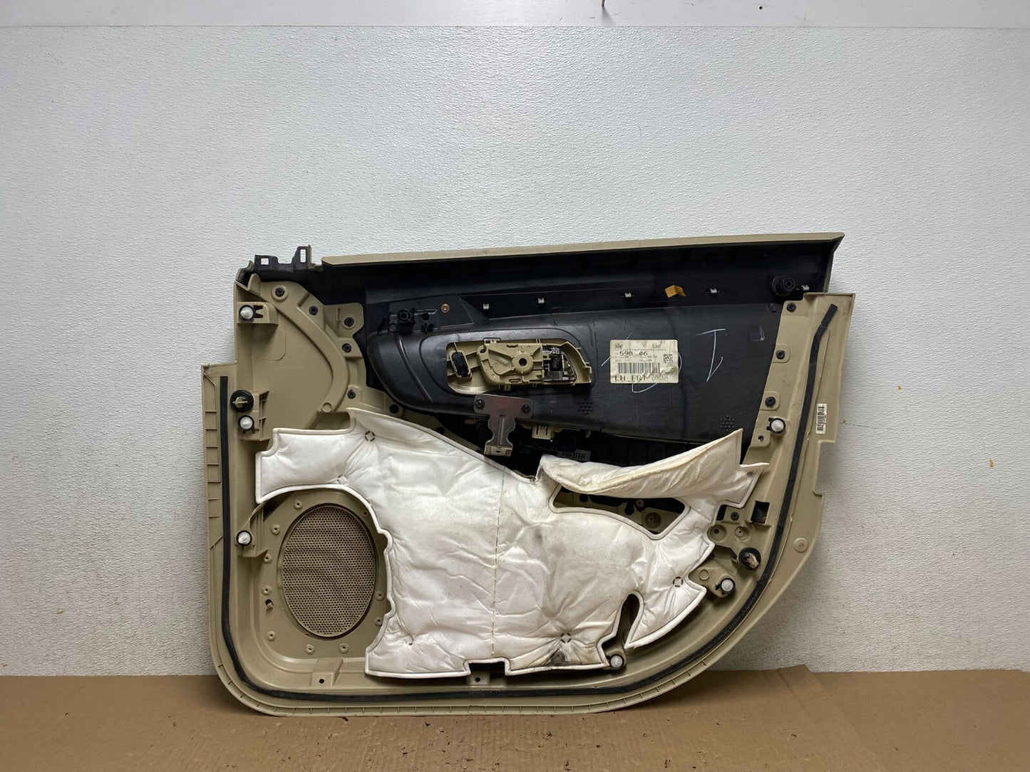 2013 to 2019 Ford Taurus Front Left Driver Side Interior Door Panel OEM j2258 DG6