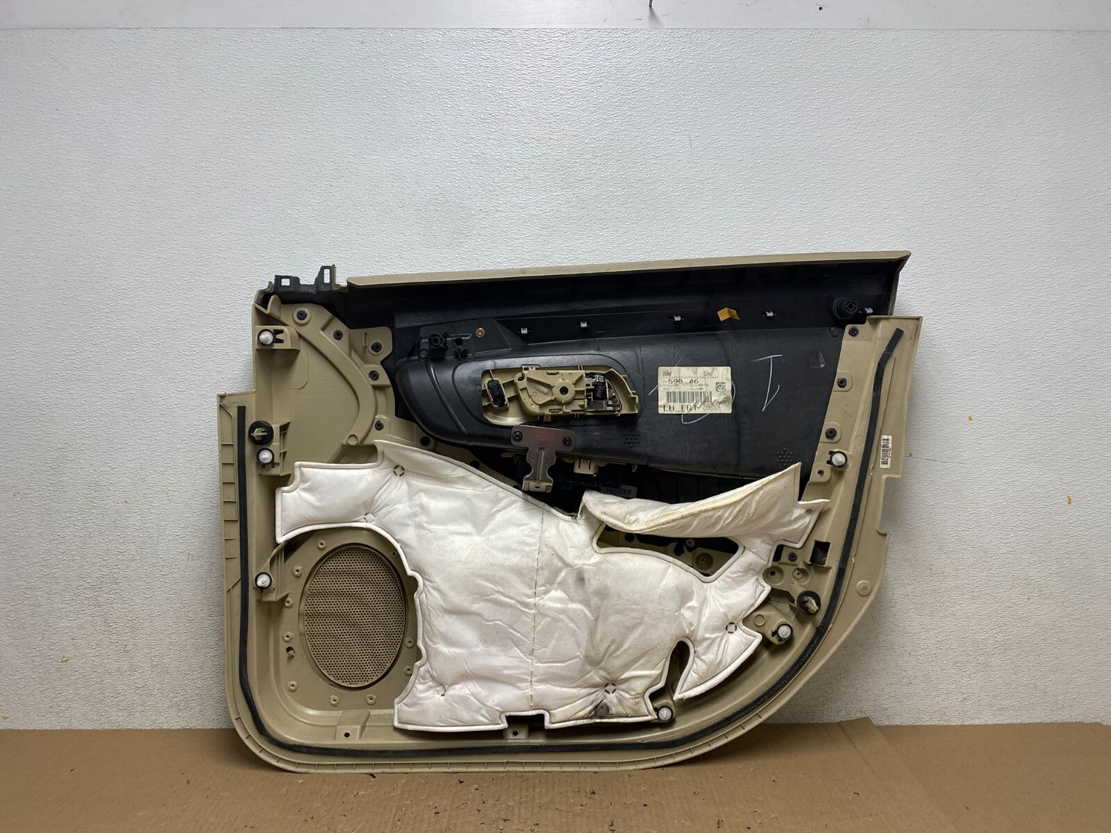 2013 to 2019 Ford Taurus Front Left Driver Side Interior Door Panel OEM j2258 DG6