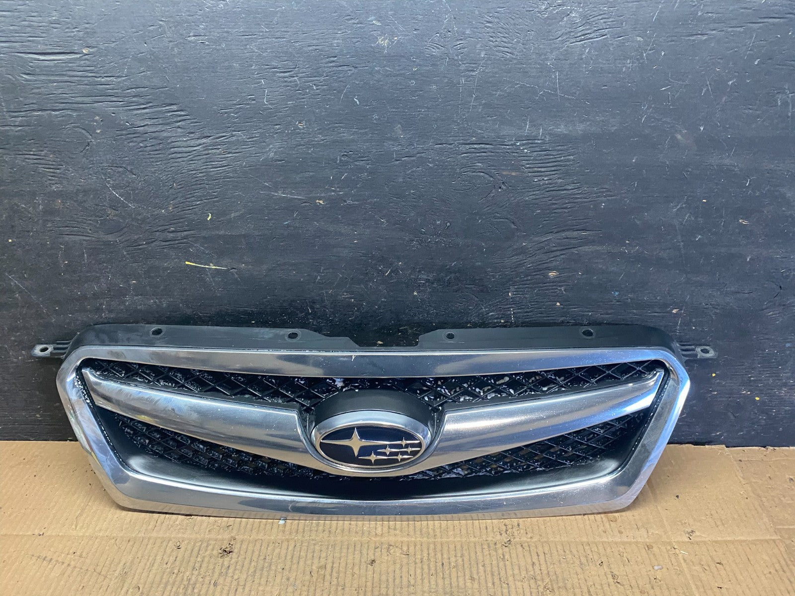 2010 to 2012 Subaru Legacy Outback Wagon Front Grill Grille T6745 DG0
