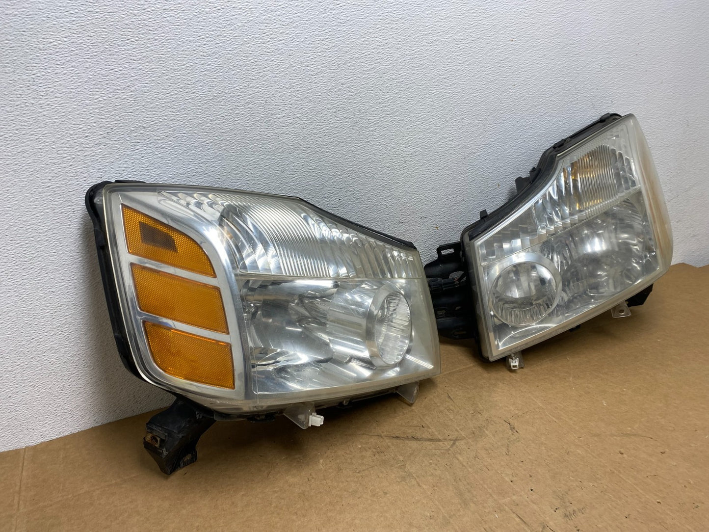 2004 to 2007 Nissan Armada Left+Right Side Set Headlights AD6132 DW2
