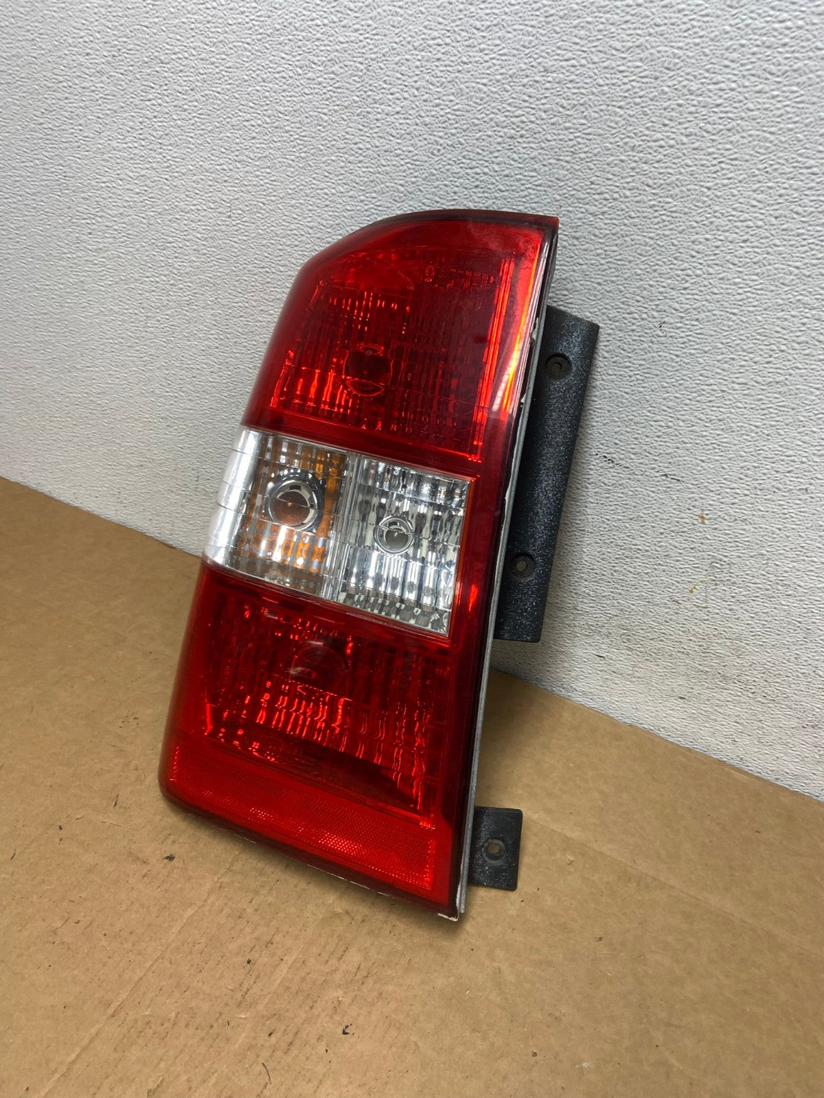2006 to 2011 Kia Carnival Sedona Left Driver LH Side Tail Light AD4497 LK1