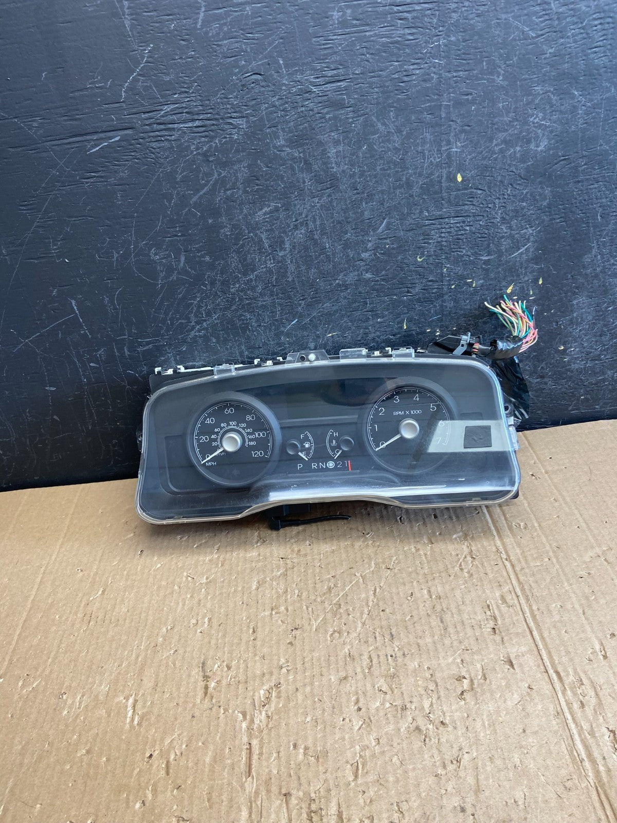 2006 to 2011 Lincoln Town Car Speedometer Gauge Cluster AE4202 DG0