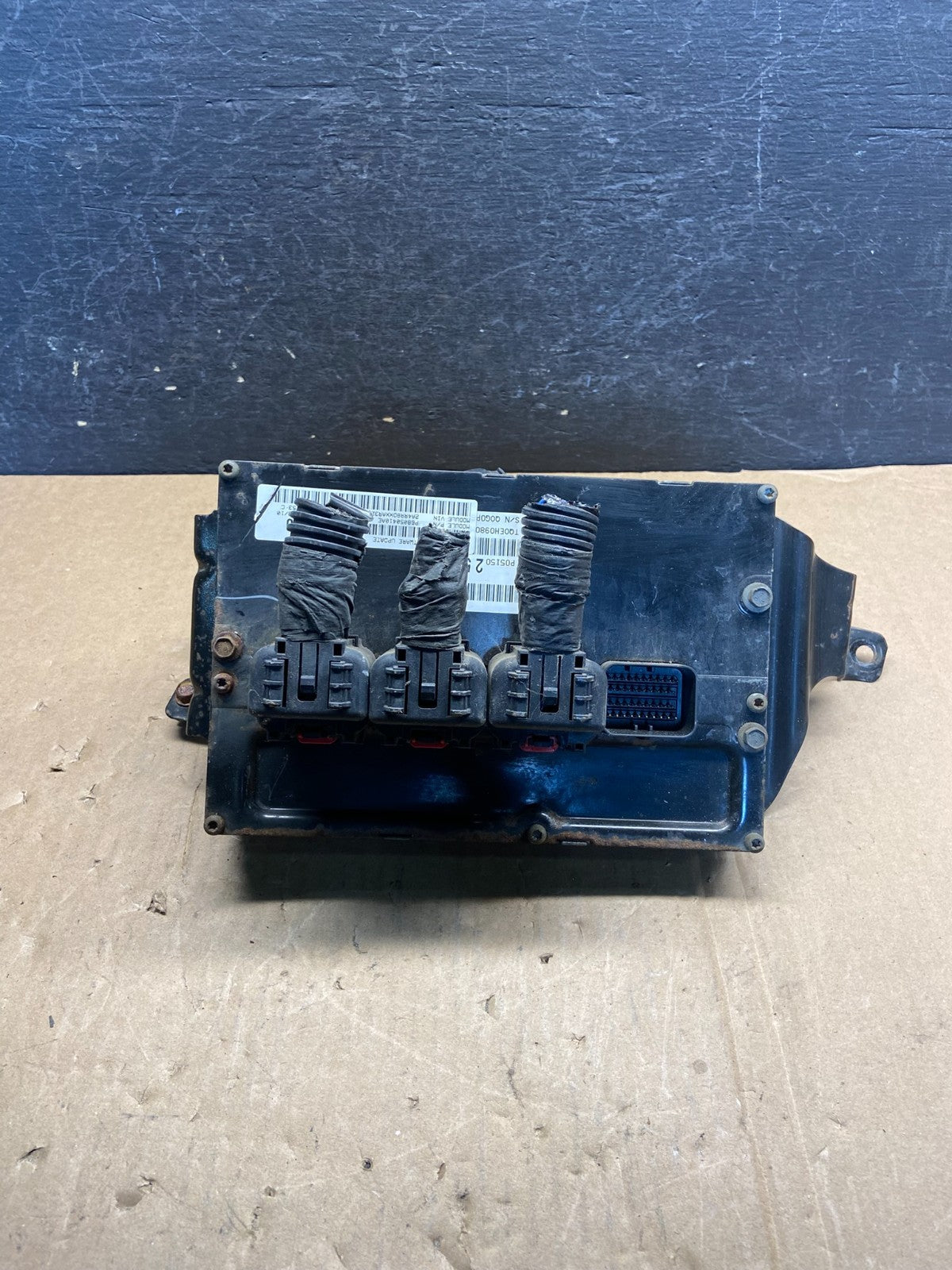 2010 Dodge Caravan Town & Country Engine Control p68050410ae AG1643 DW0