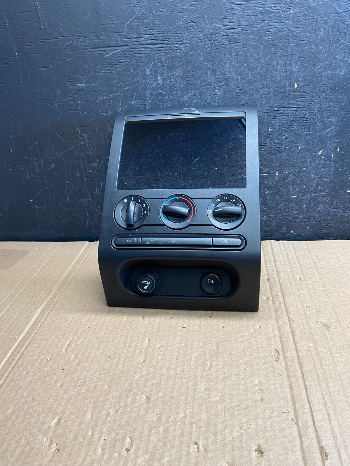 2004 to 2008 Ford F150 Radio Climate Dash Bezel Surround Black af6160 DG0