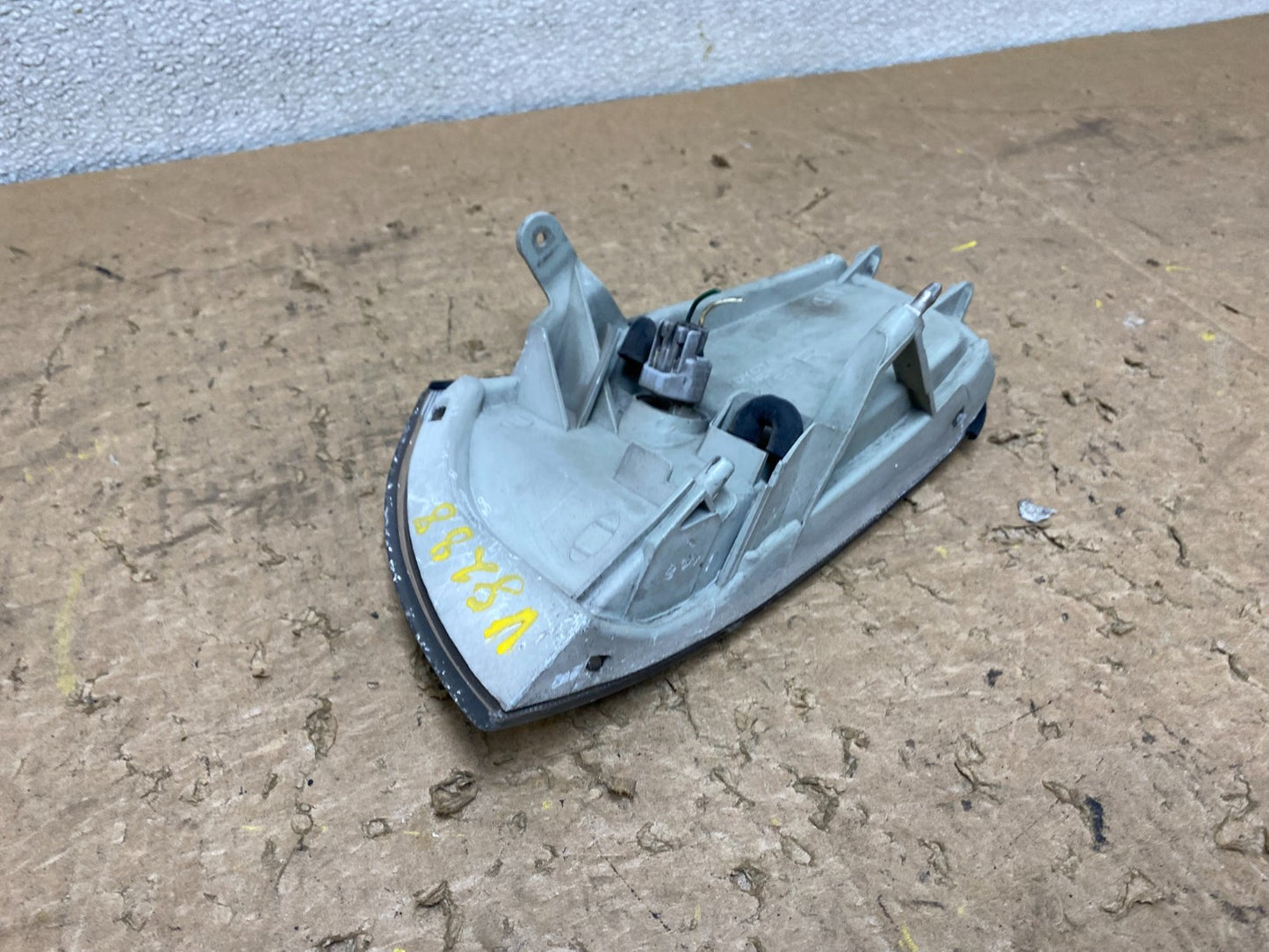 1992 to 1994 Toyota Camry Right Passenger RH Side Turn Signal V8288 DW6