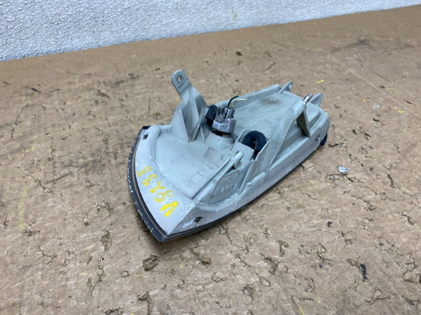 1992 to 1994 Toyota Camry Right Passenger RH Side Turn Signal V8288 DW6