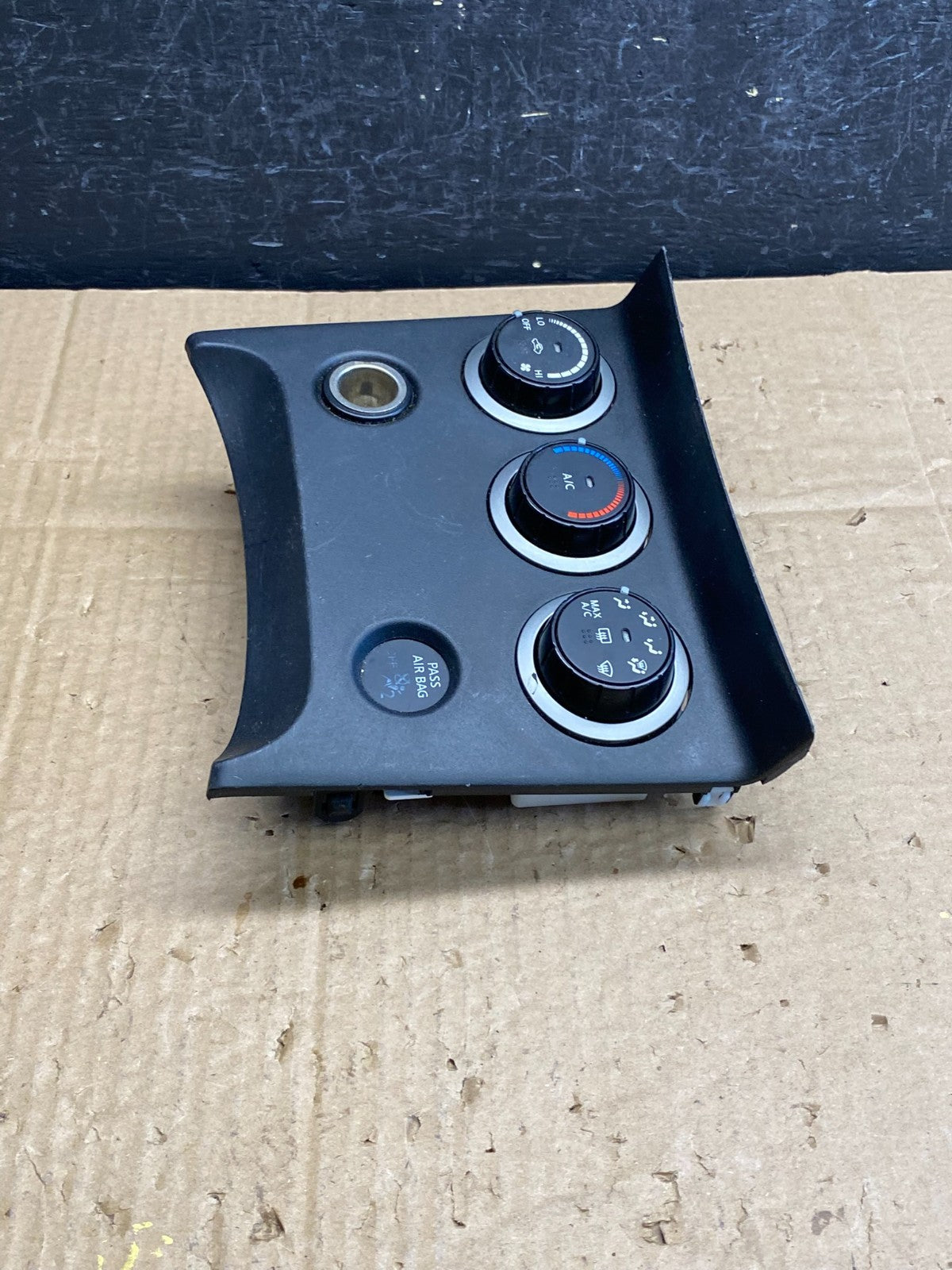 2011 to 2015 Nissan Rogue Heater Temperature AC Climate Control AC9557 DG2
