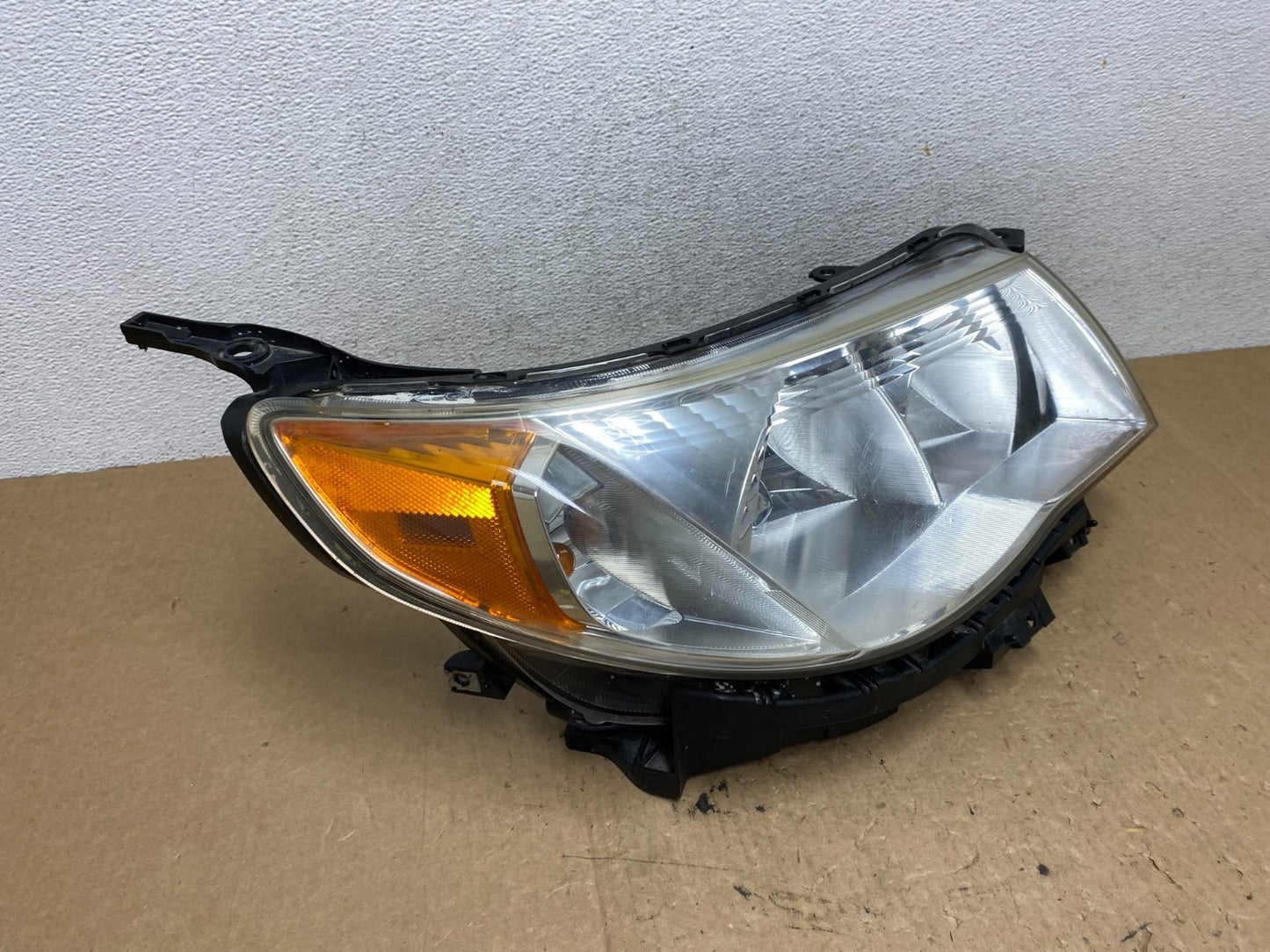 2009 - 2013 Subaru Forester Right Passenger Side Halogen Headlight AF9818 DW2