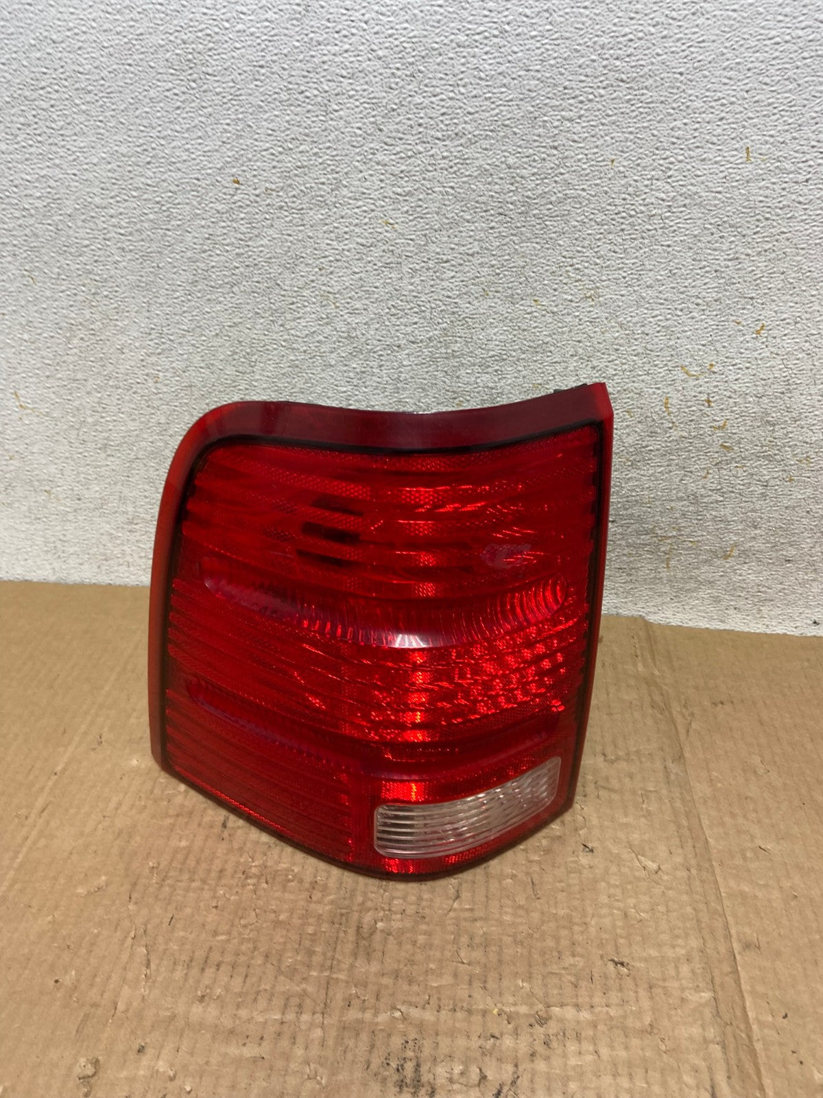 2002 to 2005 Ford Explorer Left Driver Lh Side Tail light AI6693 LK0