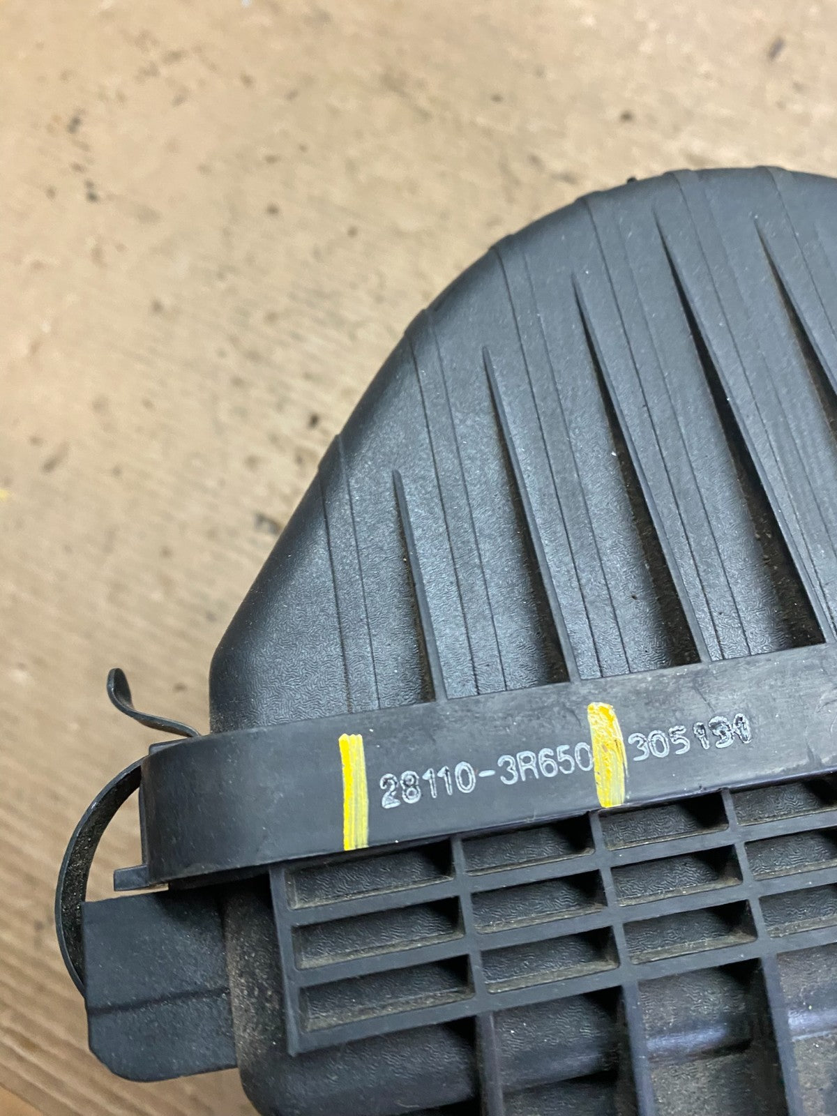 2014 2015 2016 Kia Cadenza 3.3L Air Filter Intake Housing S3555 DG8