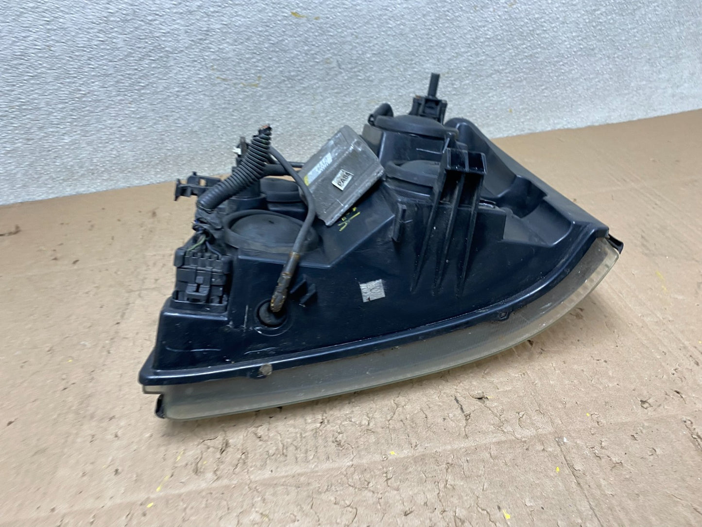 2002-2006 Cadillac Escalade Right Passenger Side Xenon HID Headlight Oem Y31068