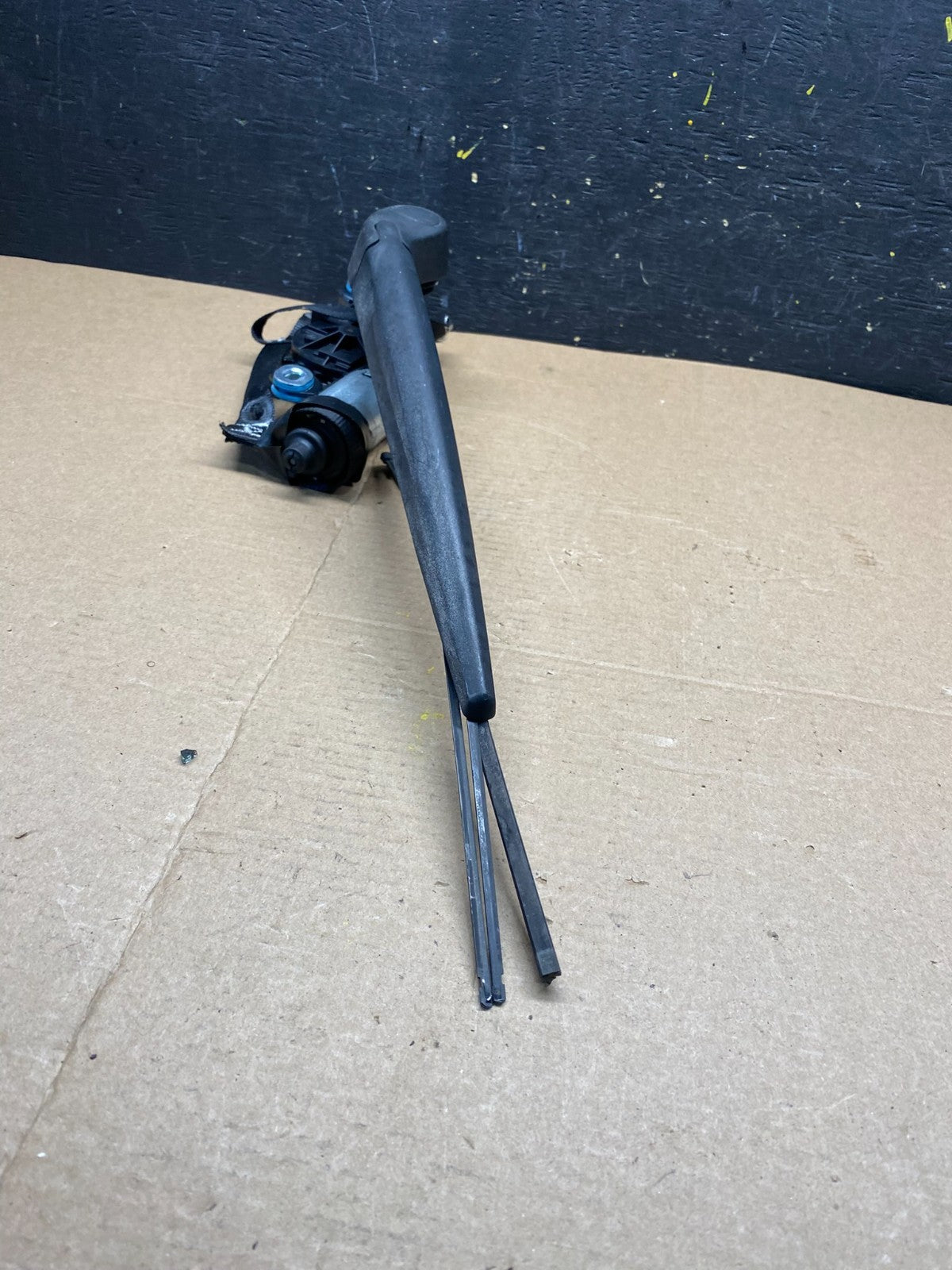 2008 - 2016 Volvo 70-Series Tailgate Back Door Rear Wiper Motor Wiper Q9496 DG4