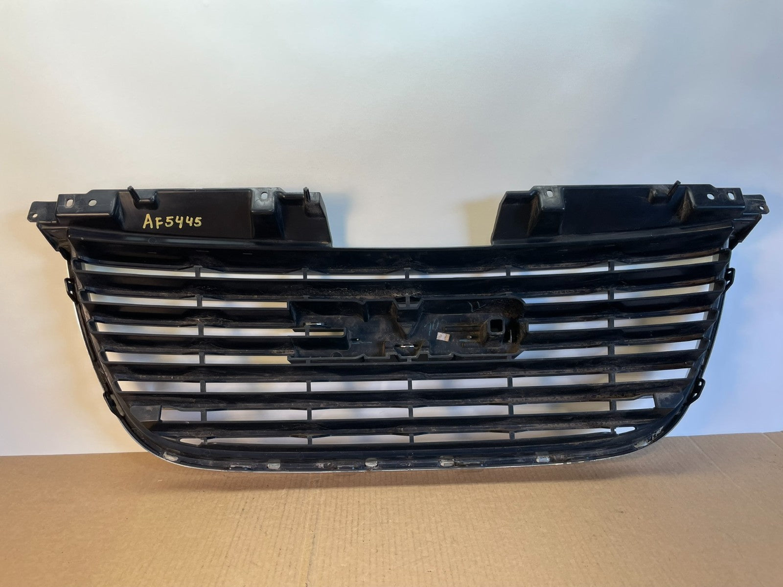2007 to 2014 GMC Yukon Front Upper Grille Grill AF5445 DW3