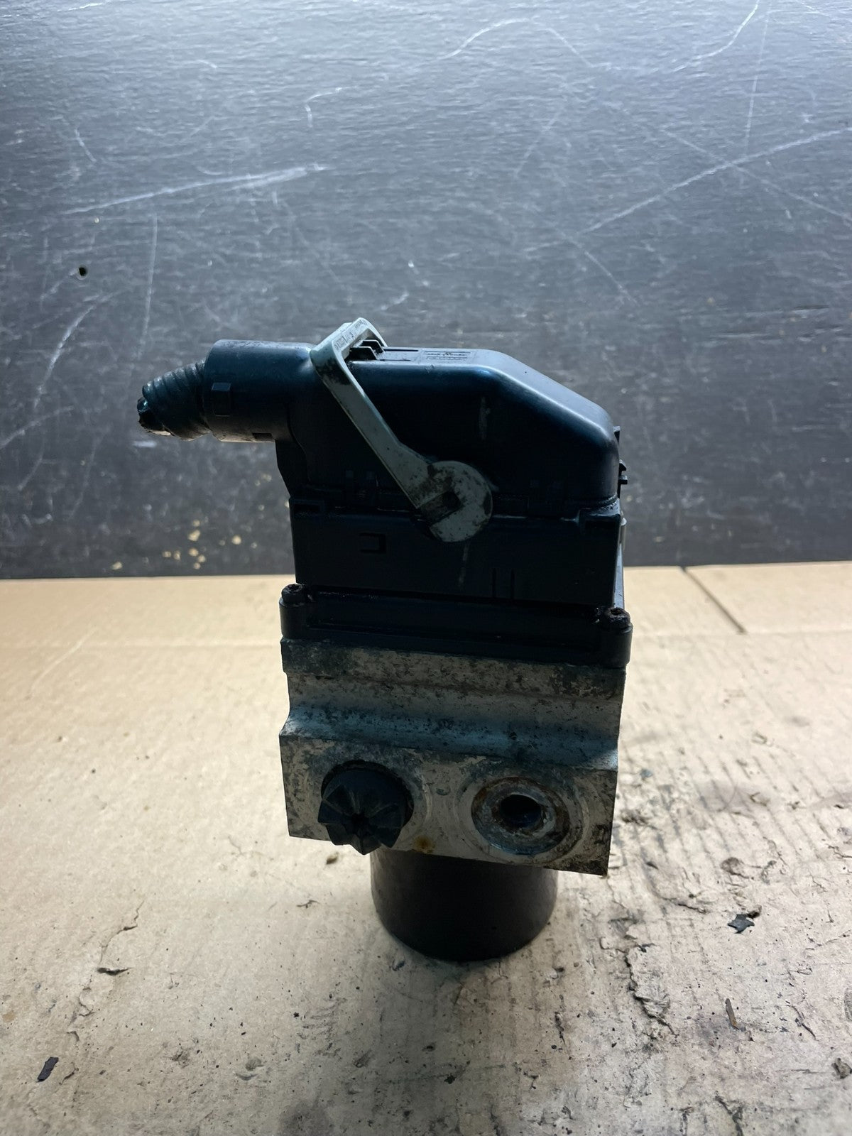 2006 2007 Ford E250 E350 Econoline Anti-Lock ABS Antilock Brake Pump V9103 DG2