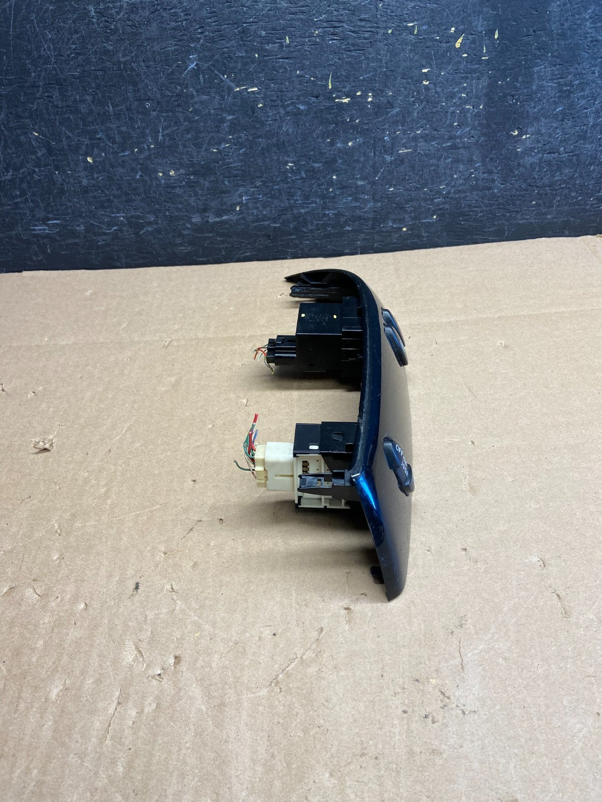 2004 to 2010 Toyota Sienna Left Side Climate Switches Bezel Trim AI6322 DW2
