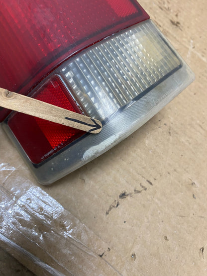 1996-1999 GMC Savana Express 1500 Van Left Driver Lh Tail Light Oem Z1419 DW4