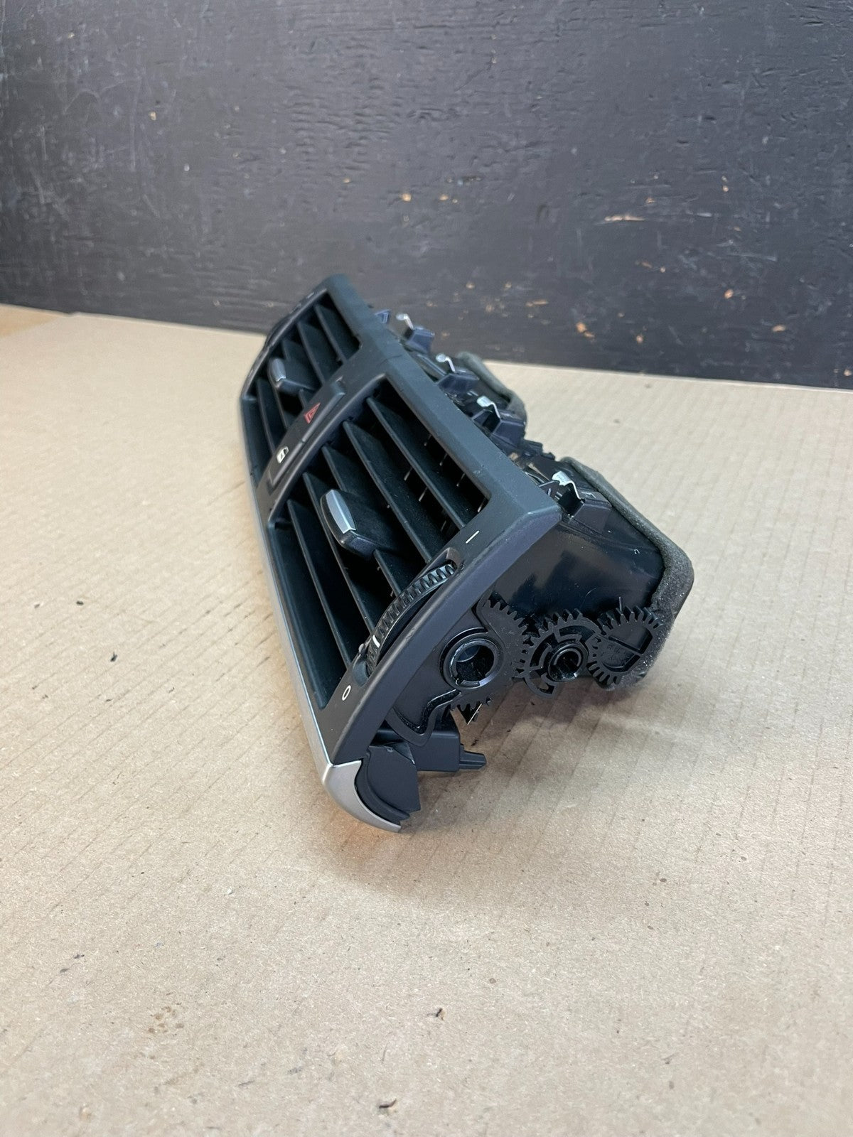 2007 to 2013 BMW X5 X6 Center Console Dash Air Vent AE3412 DG2