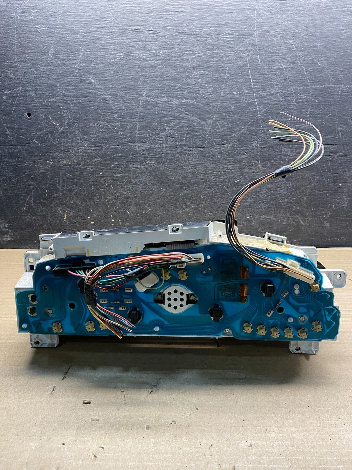2001-2002 Ford Econoline E250 E350 Van Speedometer Instrument Cluster ah9934 DG3