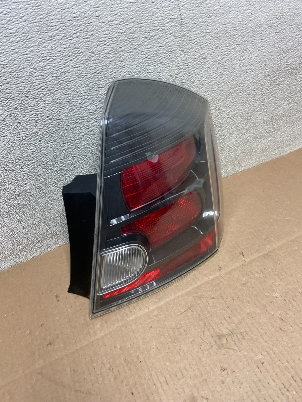 2007 to 2012 Nissan Sentra Right Passenger Rh Black Tail Light Oem Y2606 DW2