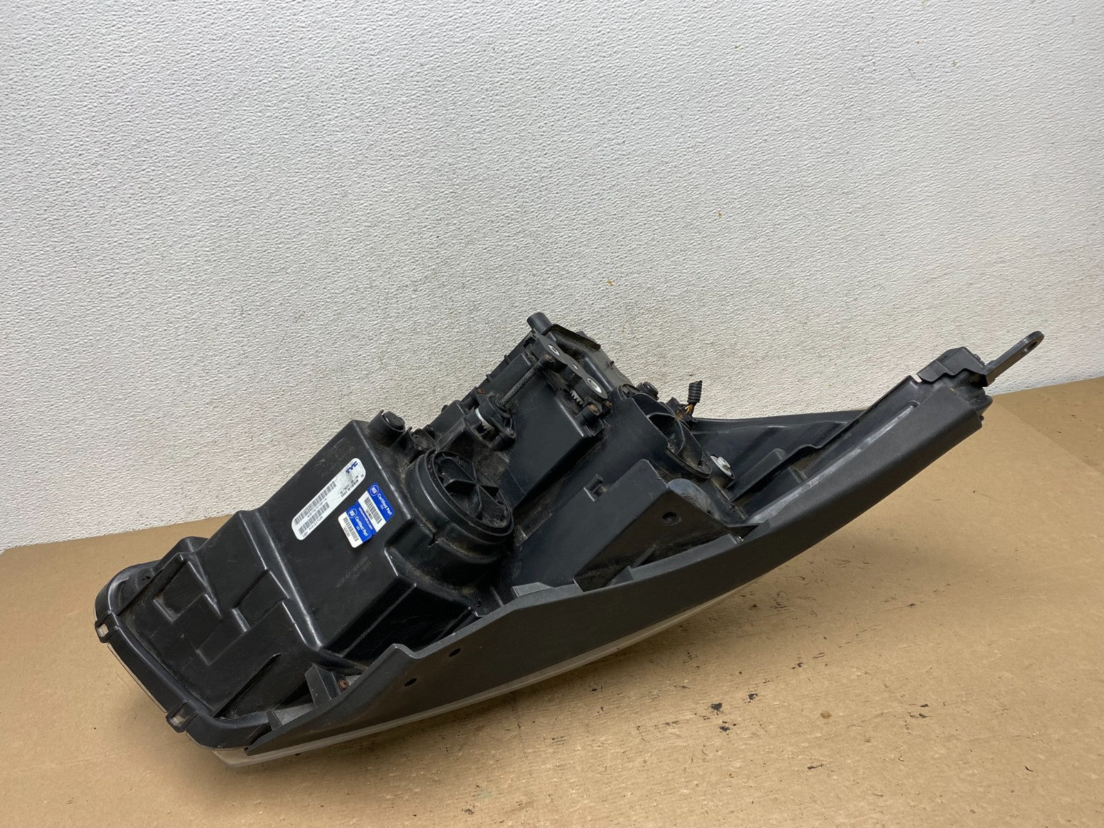 2016 to 2018 Kia Sorento Left Driver LH Side Headlight Halogen TYC AF5027 DW6