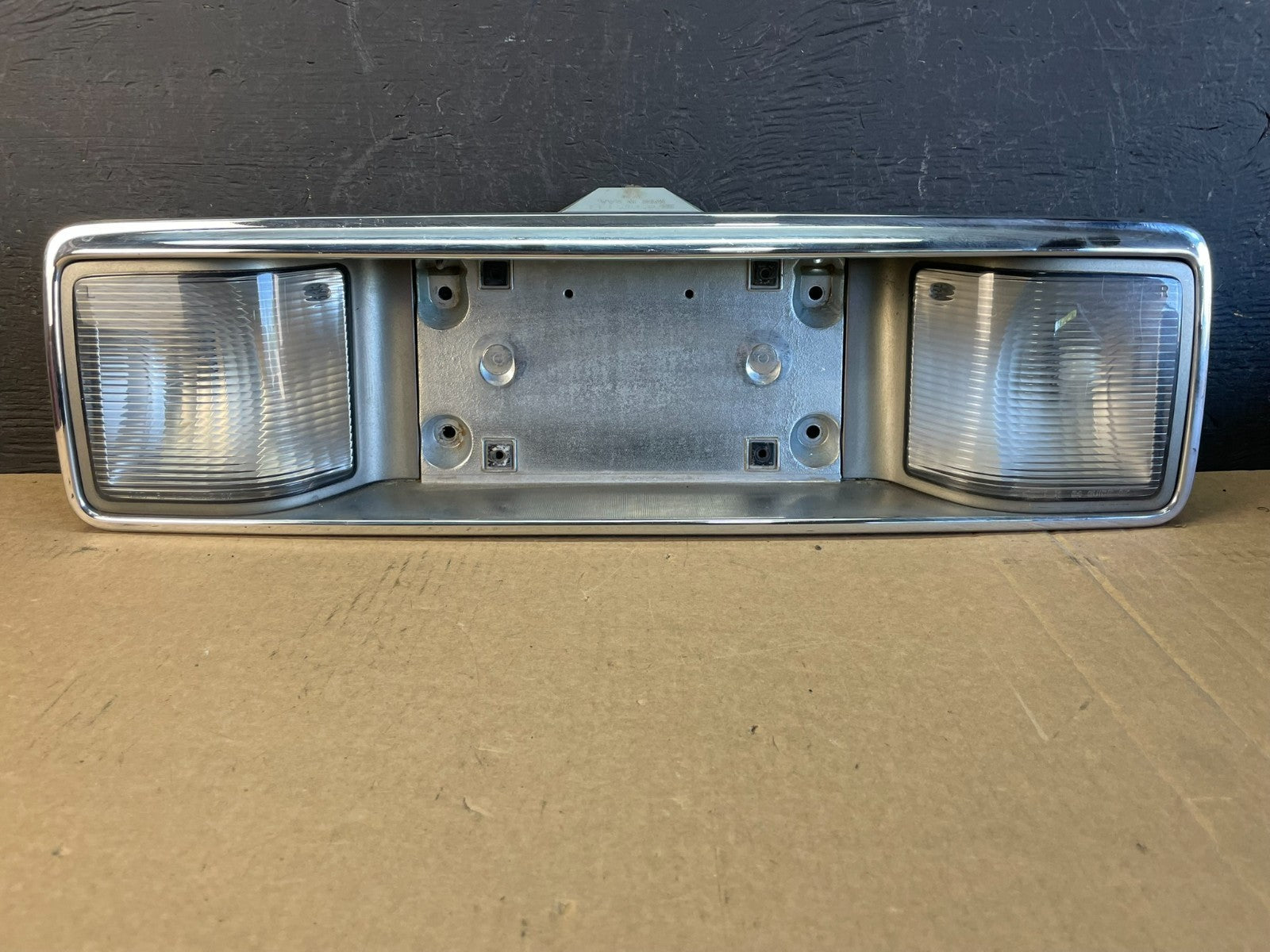 1994-1999 Cadillac DeVille Rear Trunk BackUp License Plate Light Panel AD0084 DG0
