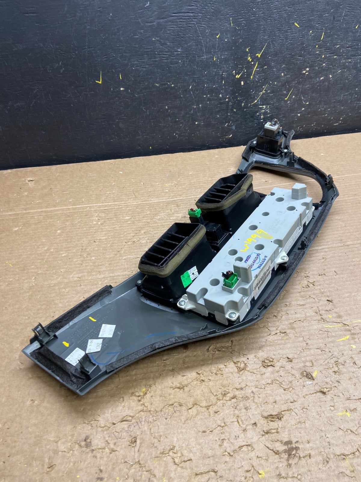 2005 to 2010 Honda Odyssey Radio Climate Control Dash Trim Bezel W1999 DG5