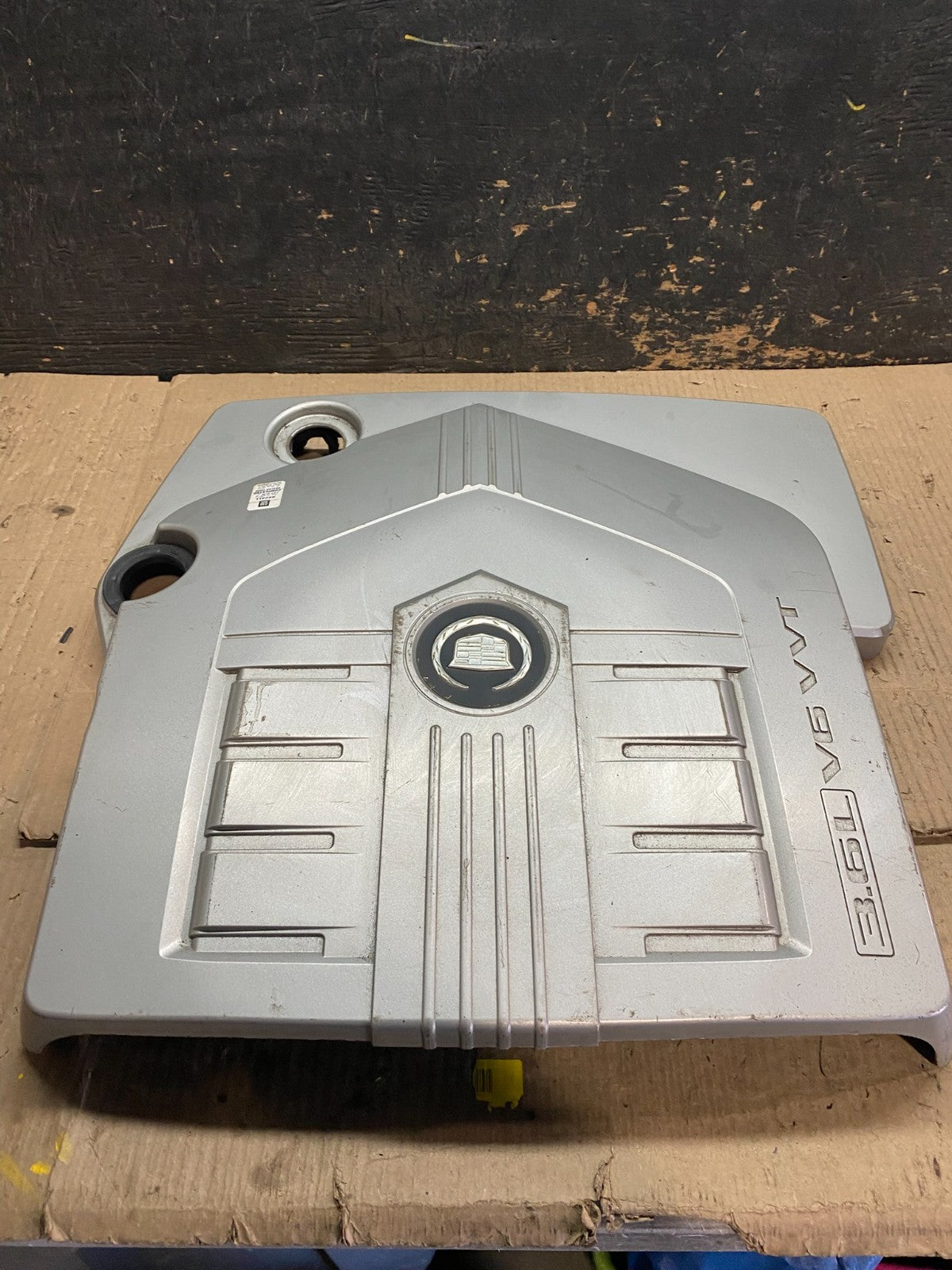 2004 to 2007  Cadillac CTS 3.6L Plastic Engine Cover Shield OEM x8182 DG1