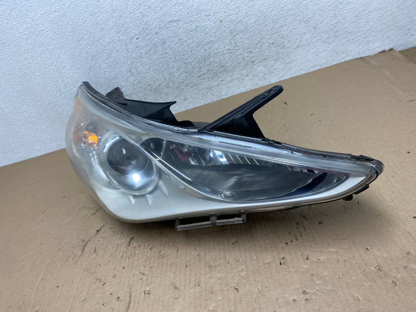 2011 - 2014 Hyundai Sonata Right Passenger Rh Side Headlight Halogen AE8832 LK1