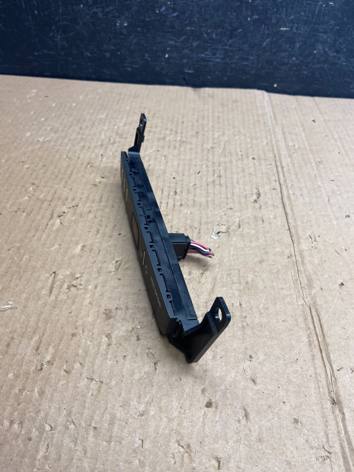 2013 - 2017 GMC Acadia Center Dash Hazard Warning Switch AE3915 DG2