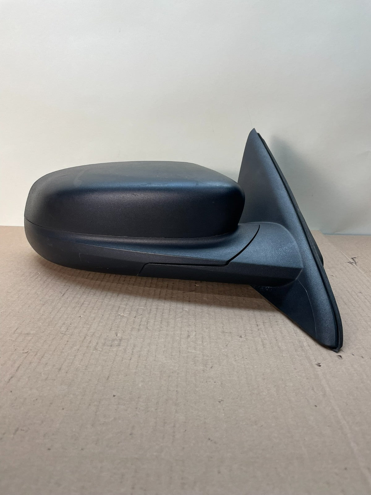 2010 to 2018 Ford Taurus Right Passenger View Door Mirror AI8742 DG0