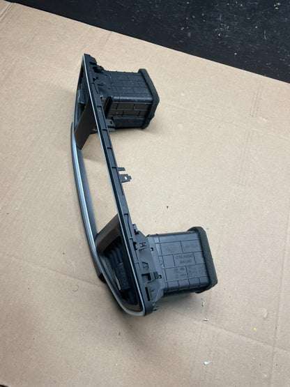 2017 to 2019 Hyundai Ioniq Center Console Radio Air Vent Bezel Trim R6293 DG3