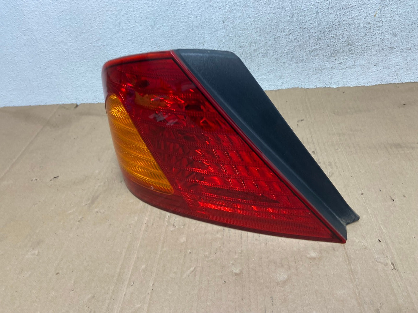 2000 2001 2002 Toyota Avalon Left Driver Side Tail Light AE9140 LK1