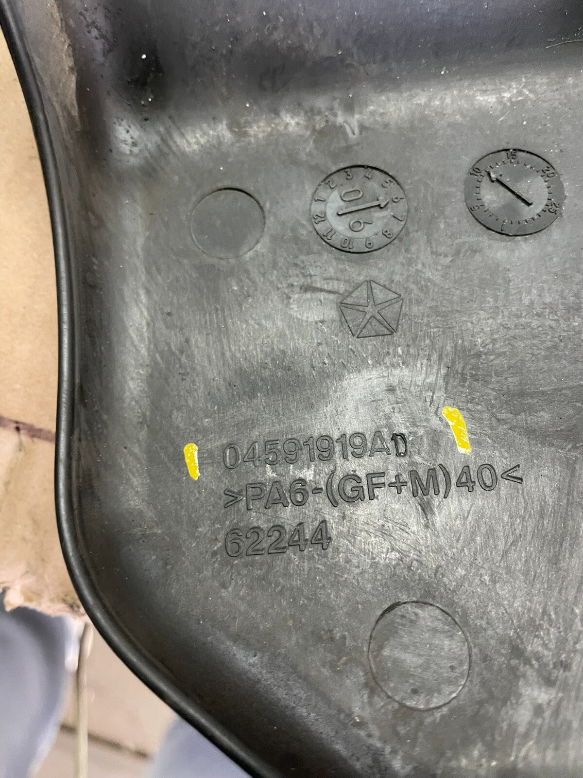2004 2005 2006 Chrysler Pacifica 3.5L Engine Cover Motor J6913 DG8