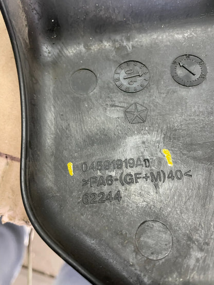 2004 2005 2006 Chrysler Pacifica 3.5L Engine Cover Motor J6913 DG8