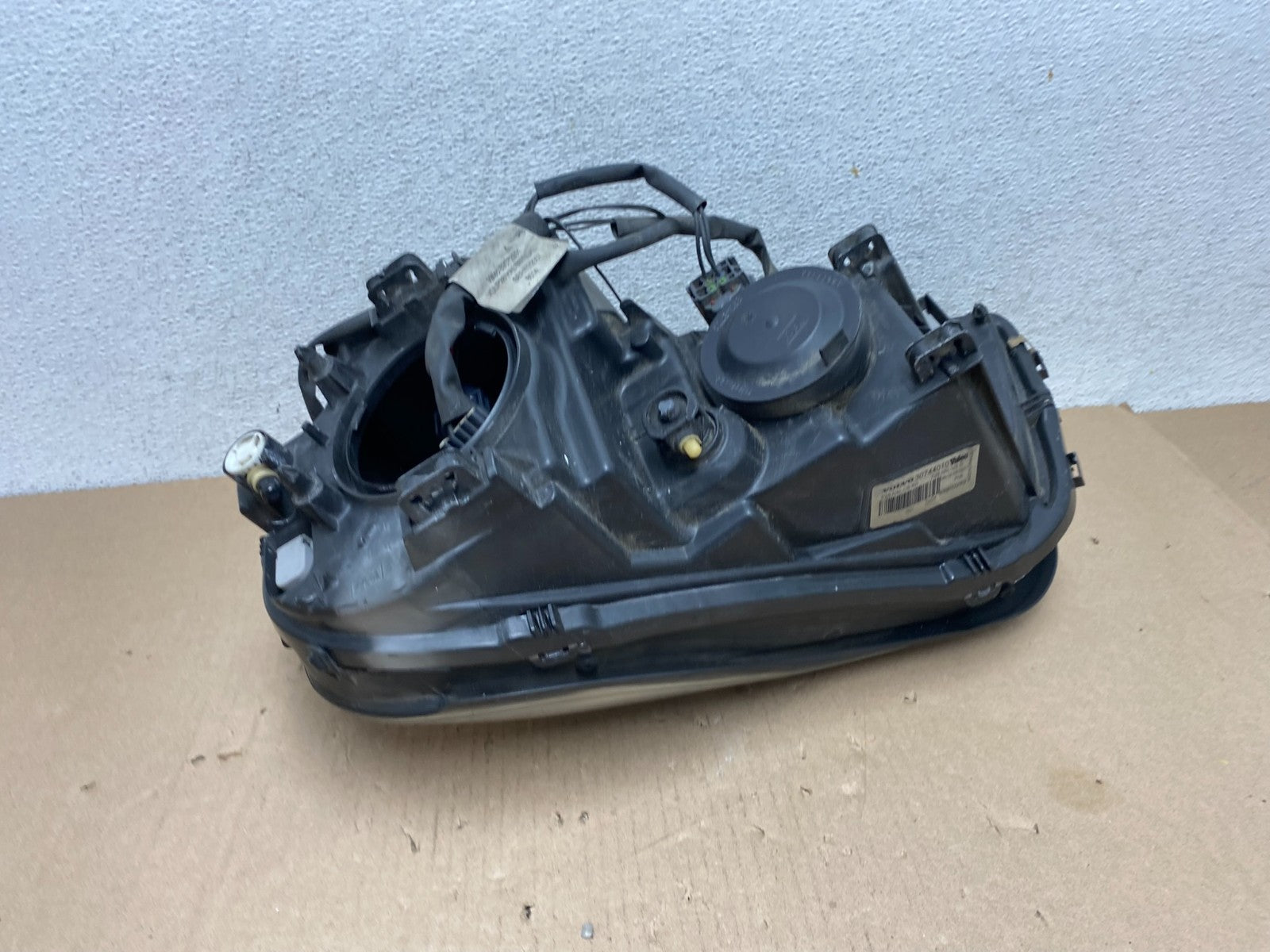 2003 to 2013 Volvo XC90 Right Passenger Rh Side Headlight Halogen AG6686 DW6