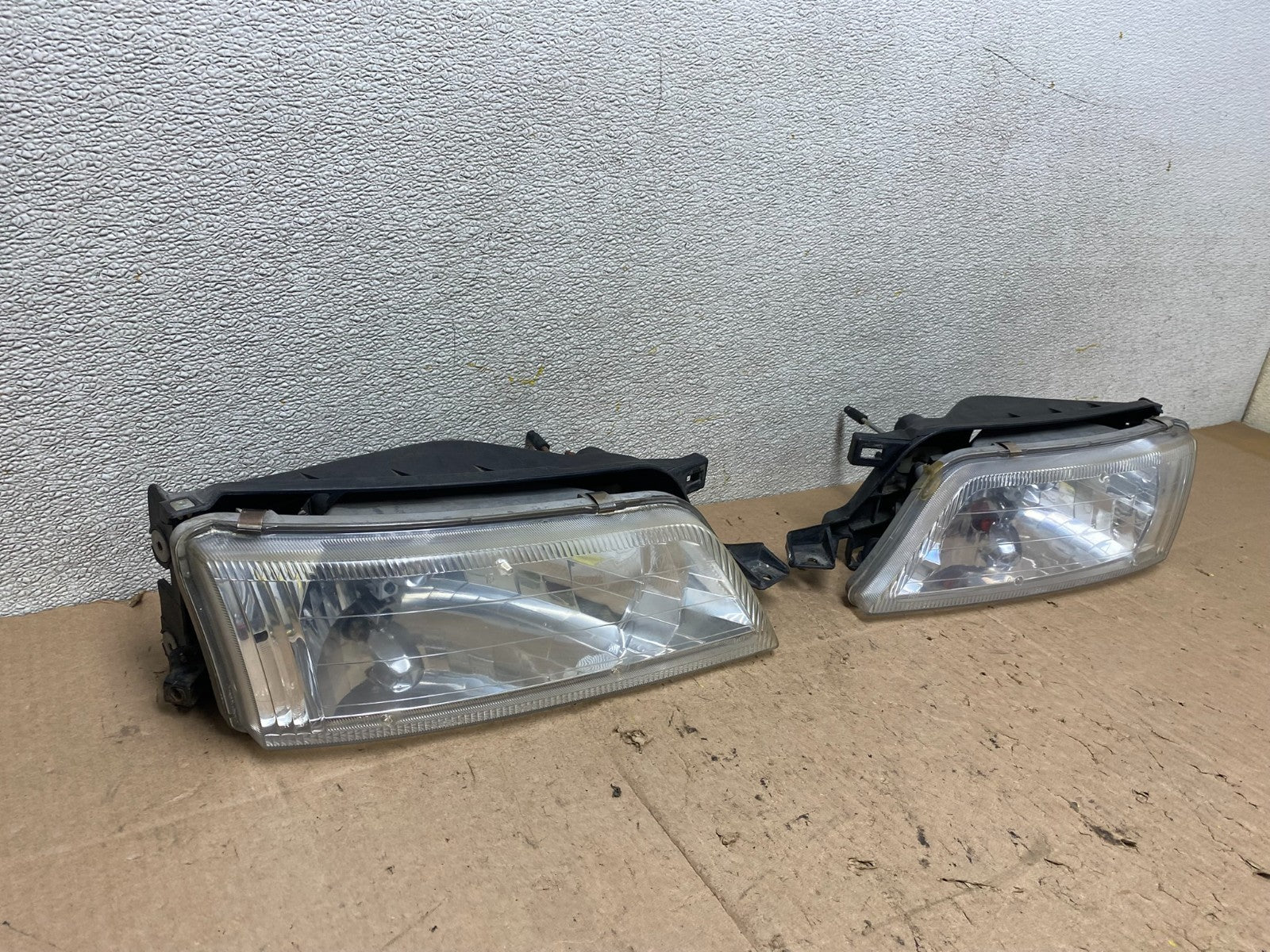 1997 to 1999 Nissan Maxima Left+Right Side Headlights Halogen OEM W1069 DW2
