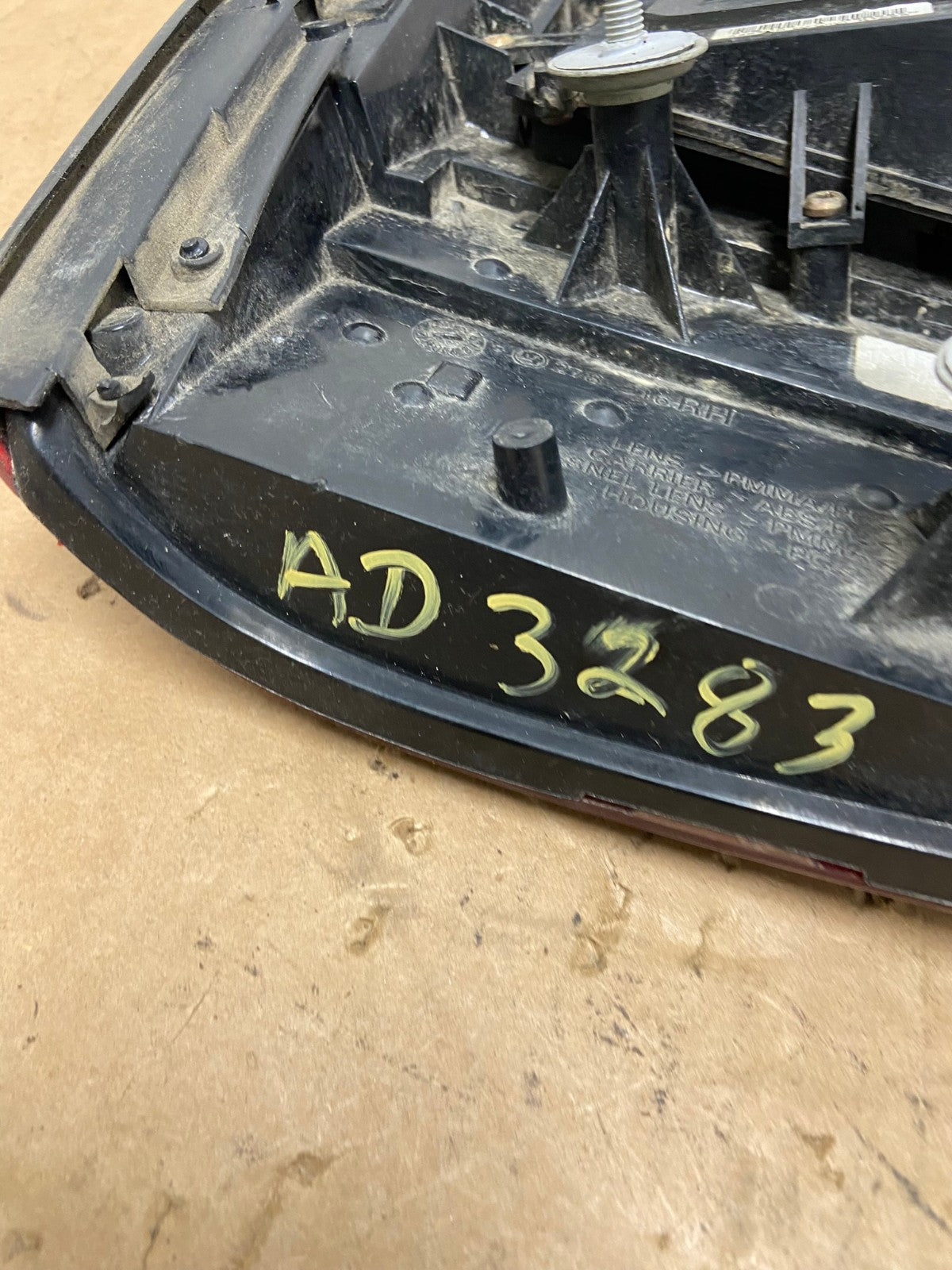 2000 to 2005 Cadillac Deville Right Passenger Rh Side Tail Light AD3283 LK8