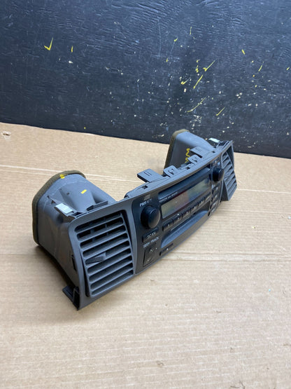 2009 2010 Toyota Corolla AM/FM Radio Cd Player W/ Bezel Air Vent Oem W0231 DG1