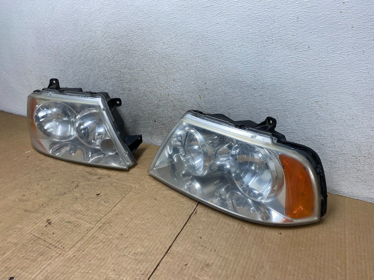 2003 - 2006 Lincoln Navigator Left+Right Side Headlights Halogen AI8169 DW1
