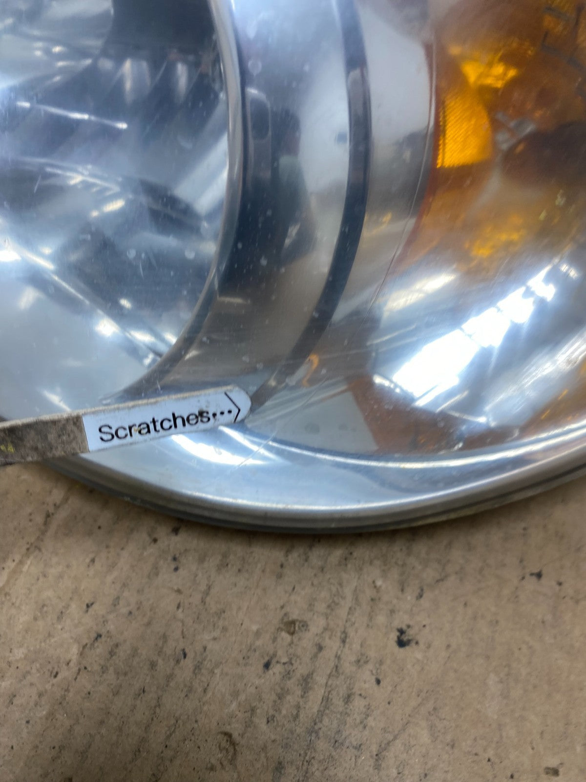 2002 to 2005 Kia Sedona Left Driver LH Side Headlight AD4669 DW3