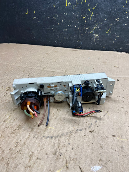2001 - 2007 GMC Chevrolet Express 1500 Climate Control A/C Y7898 DG3