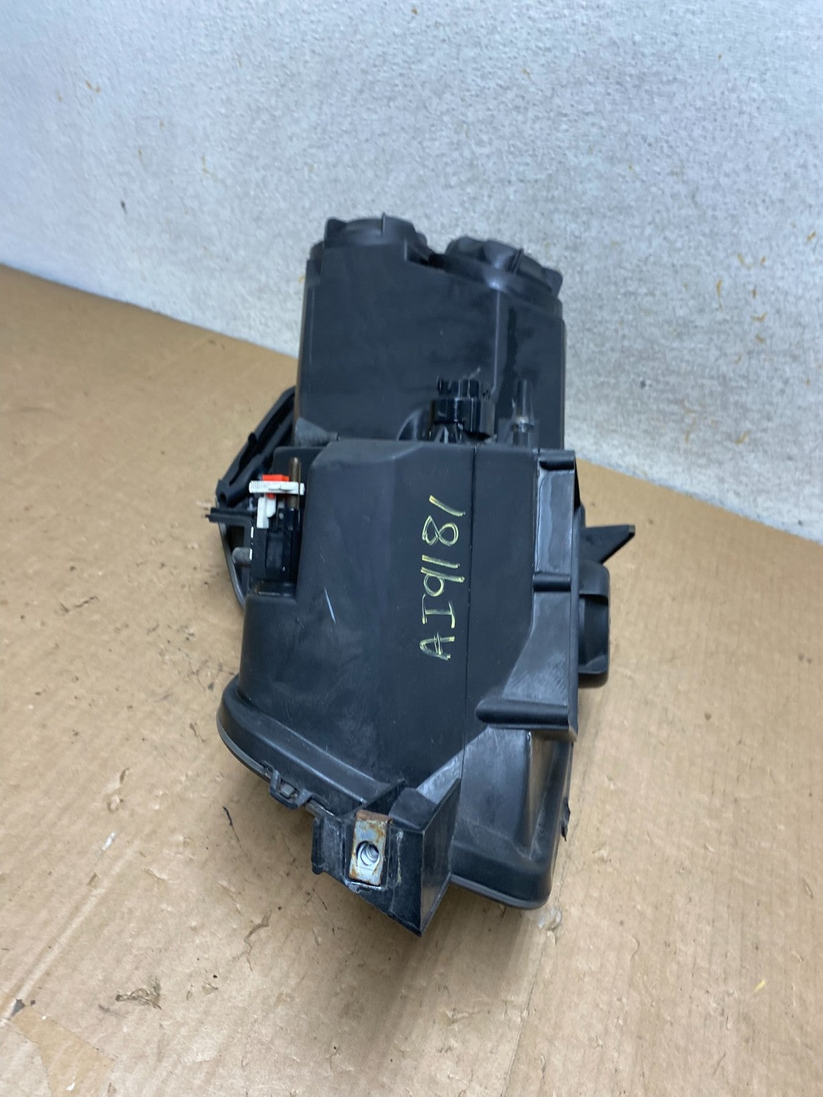 2003 to 2007 Cadillac CTS Right Passenger RH Halogen Headlight AI9181 DW9
